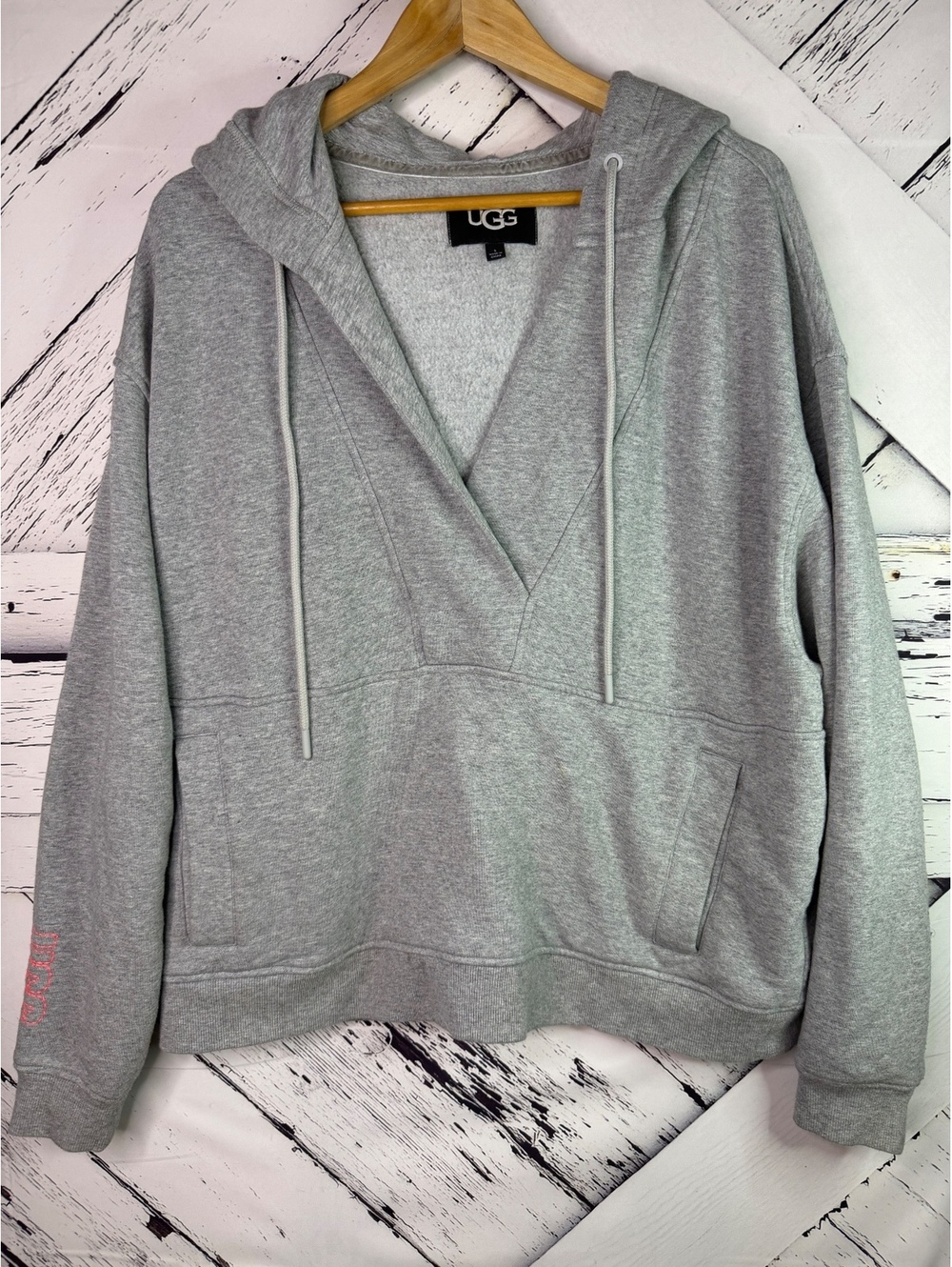 UGG Cabincore Athleisure Light Grey V-Neck Pullover Hoodie Women’s Large
